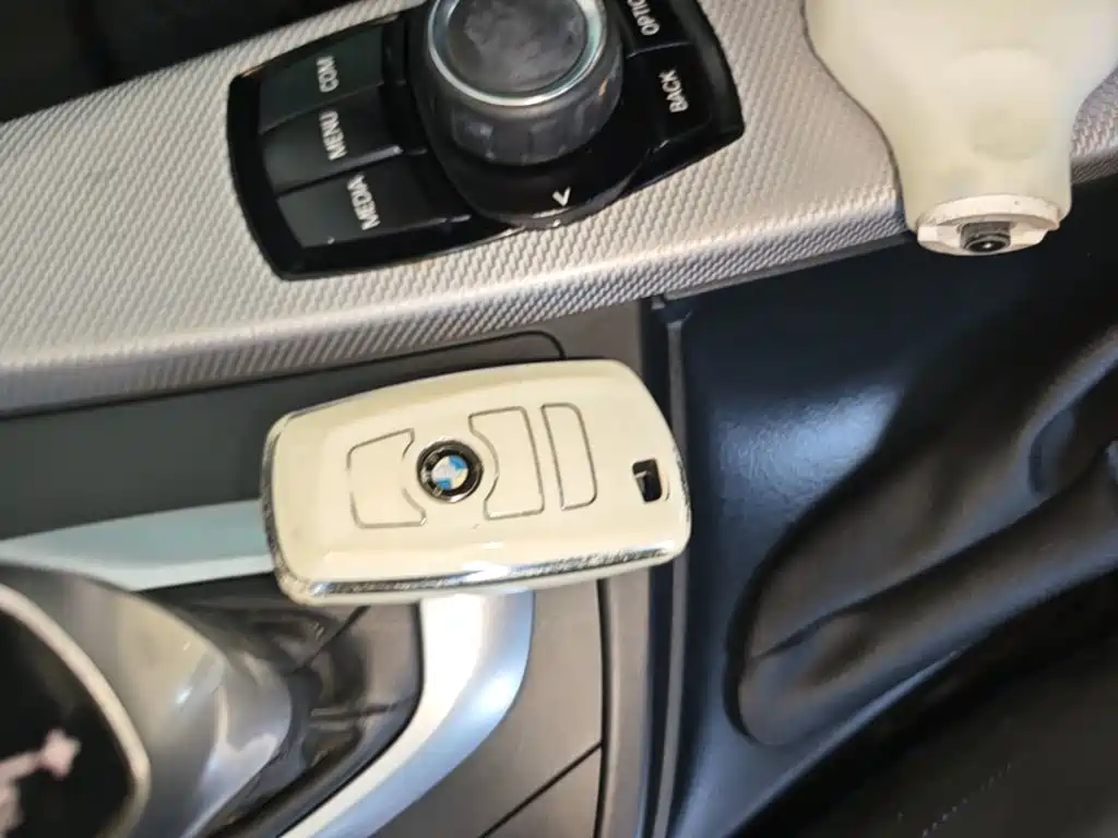 BMW 3 Series 2018 — фото 9