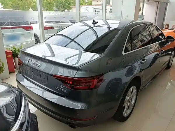 Audi A4L 2018