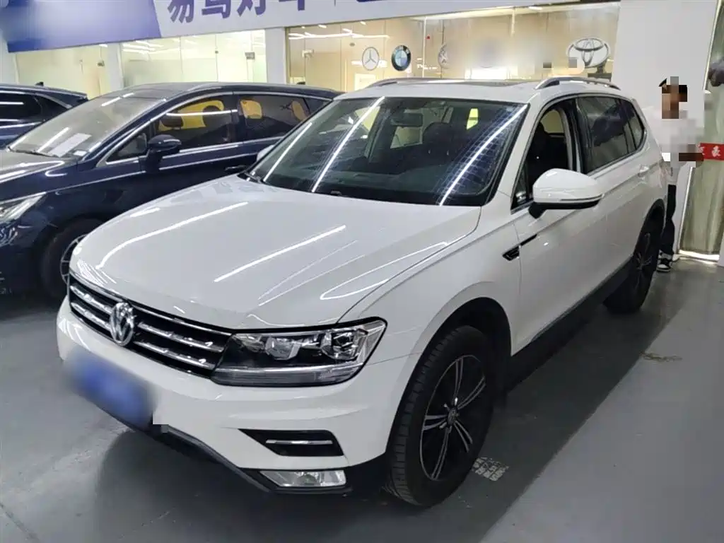 Volkswagen Tiguan L 2020 — фото 1