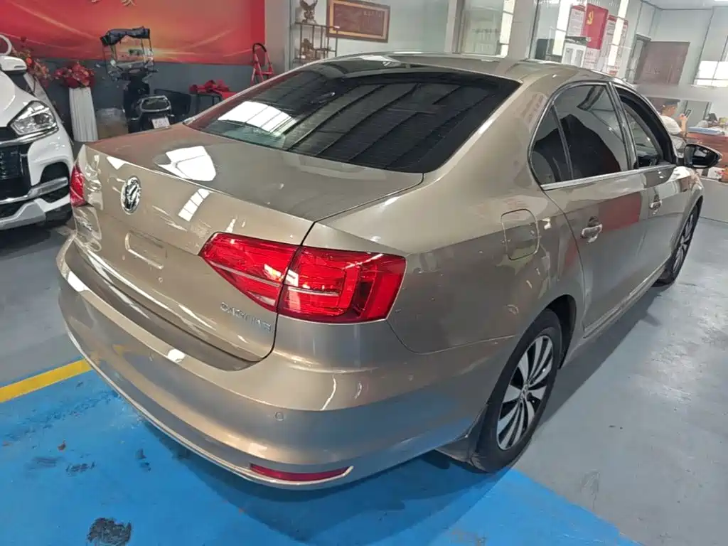 Volkswagen Sagitar 2018