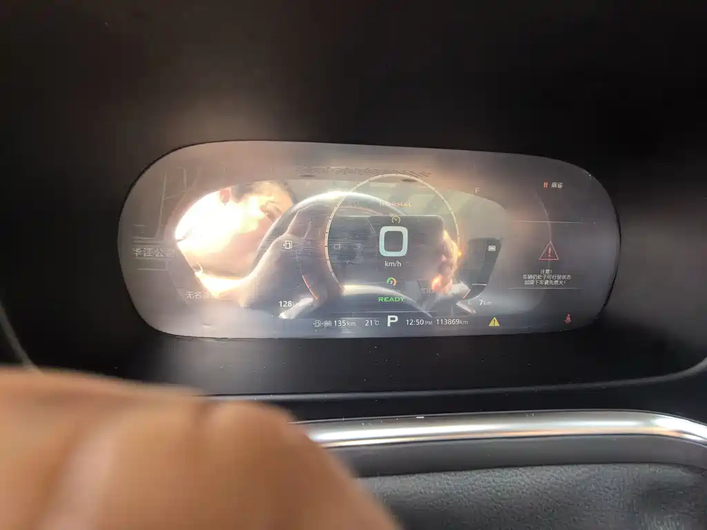 Roewe RX5 New Energy 2018 — фото 8