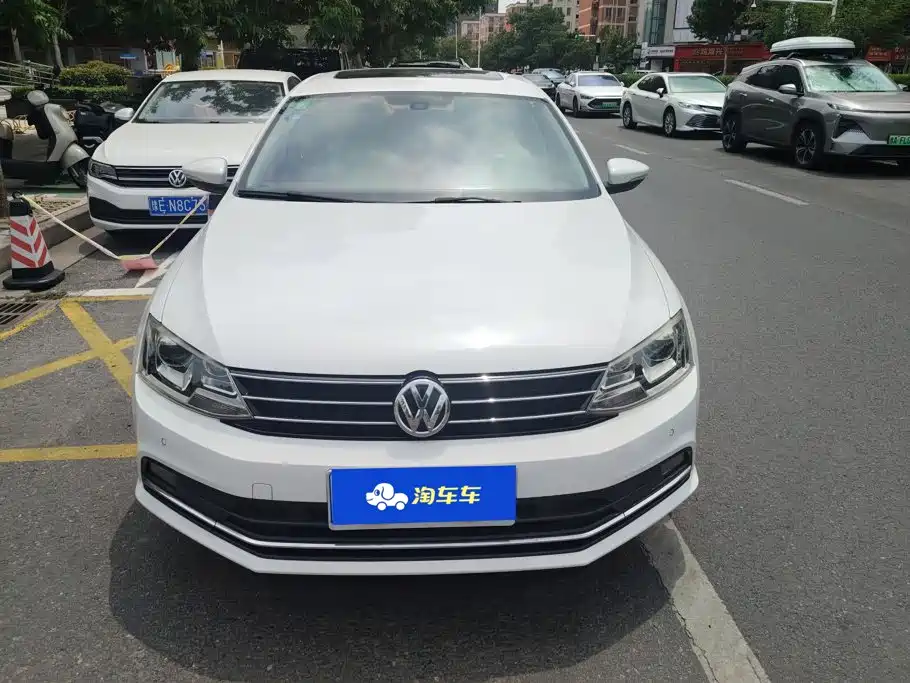 Volkswagen Sagitar 2015