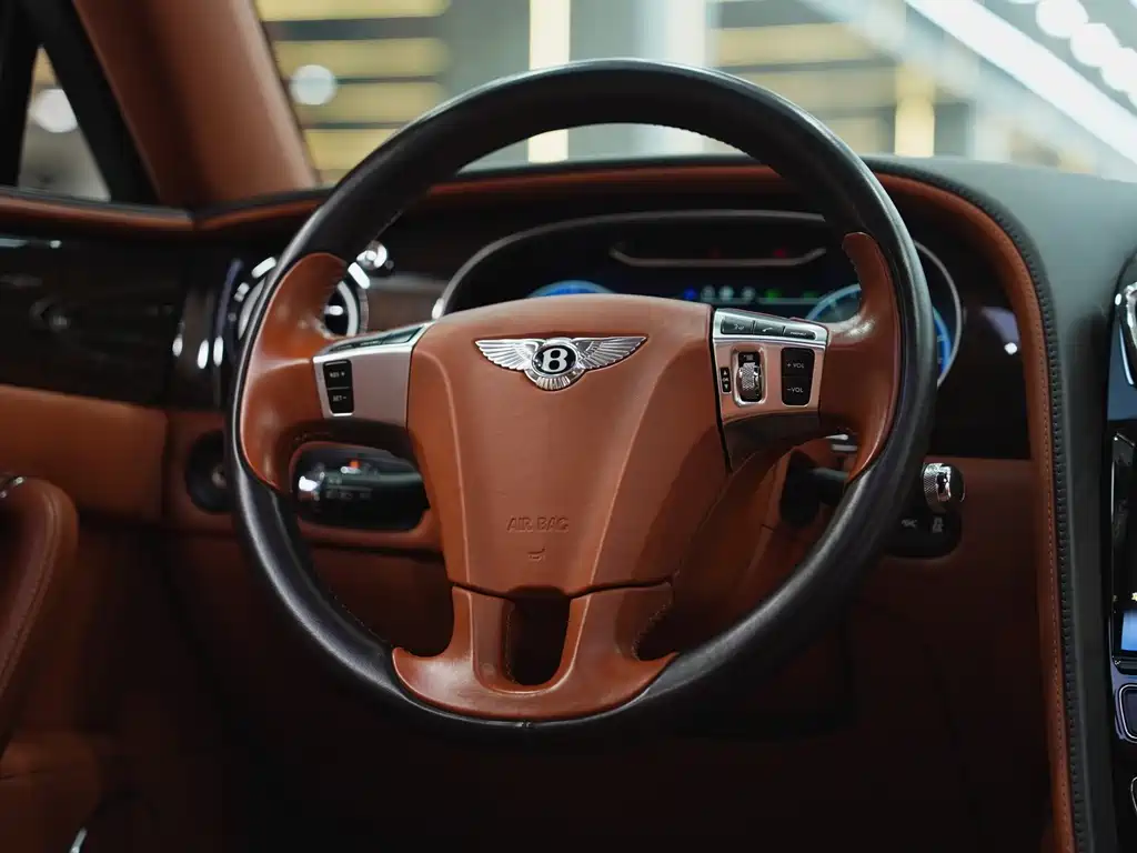 Bentley Flying Spur 2018 — фото 17