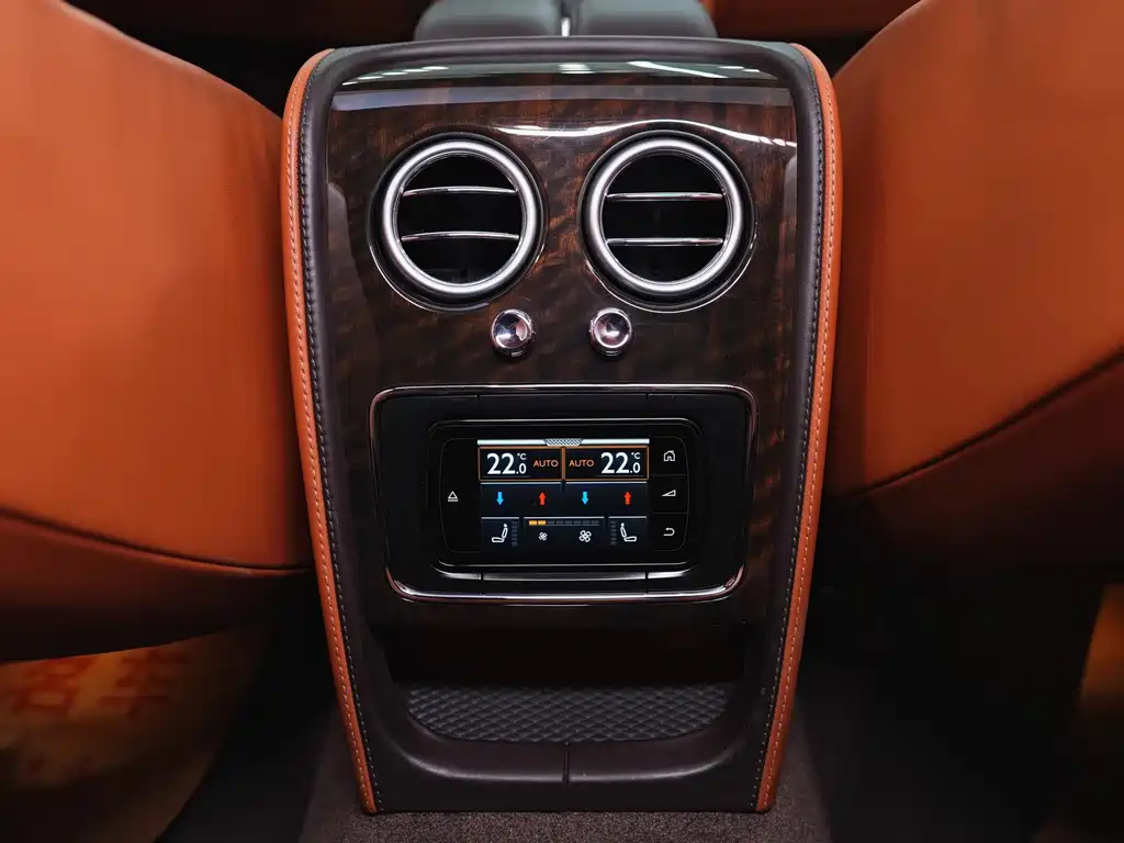 Bentley Flying Spur 2018 — фото 22