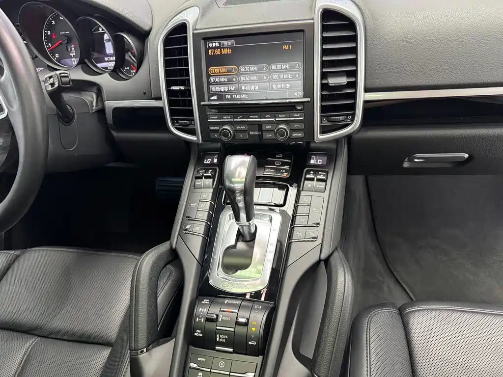 Porsche Cayenne 2015 — фото 15