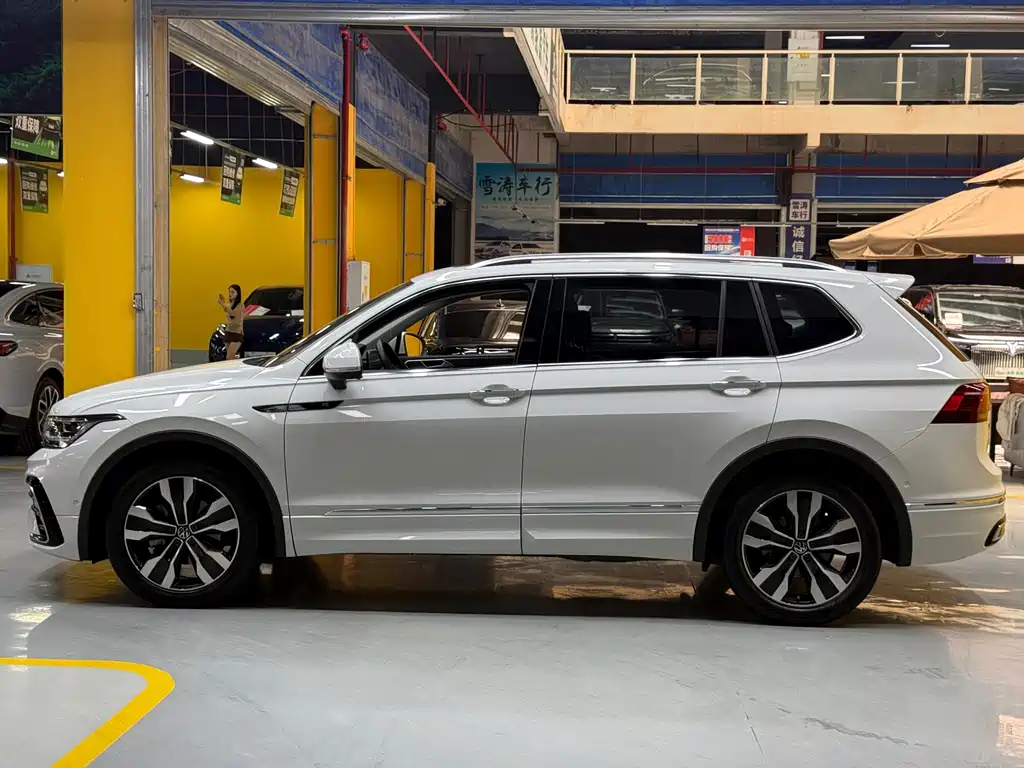 Volkswagen Tiguan L 2022 — фото 4