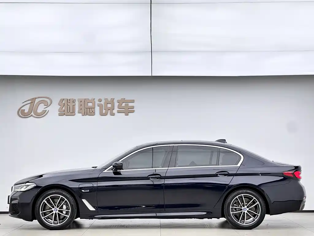 BMW 5 Series New Energy 2022 — фото 4