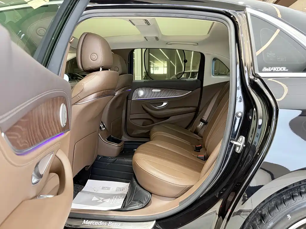 Mercedes-Benz E-Class 2022 — фото 19