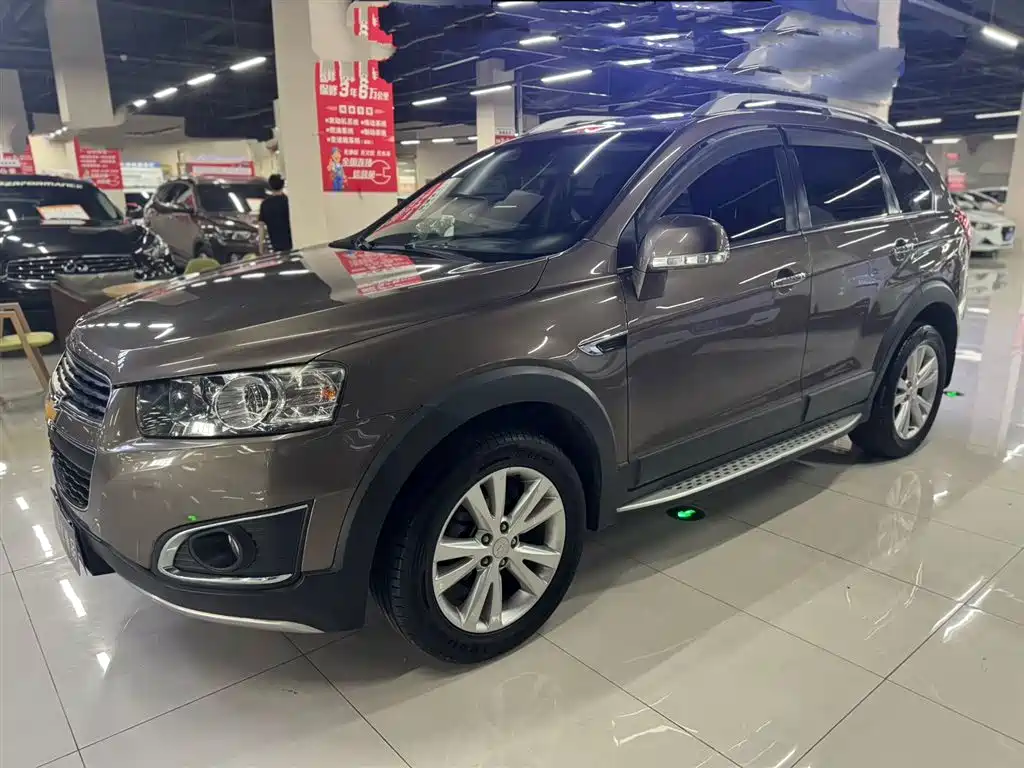Chevrolet Captiva 2017 — фото 1