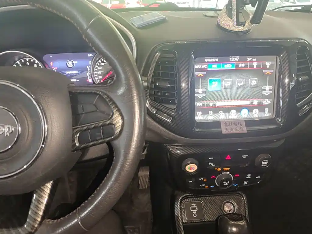 Jeep Compass 2018 — фото 13