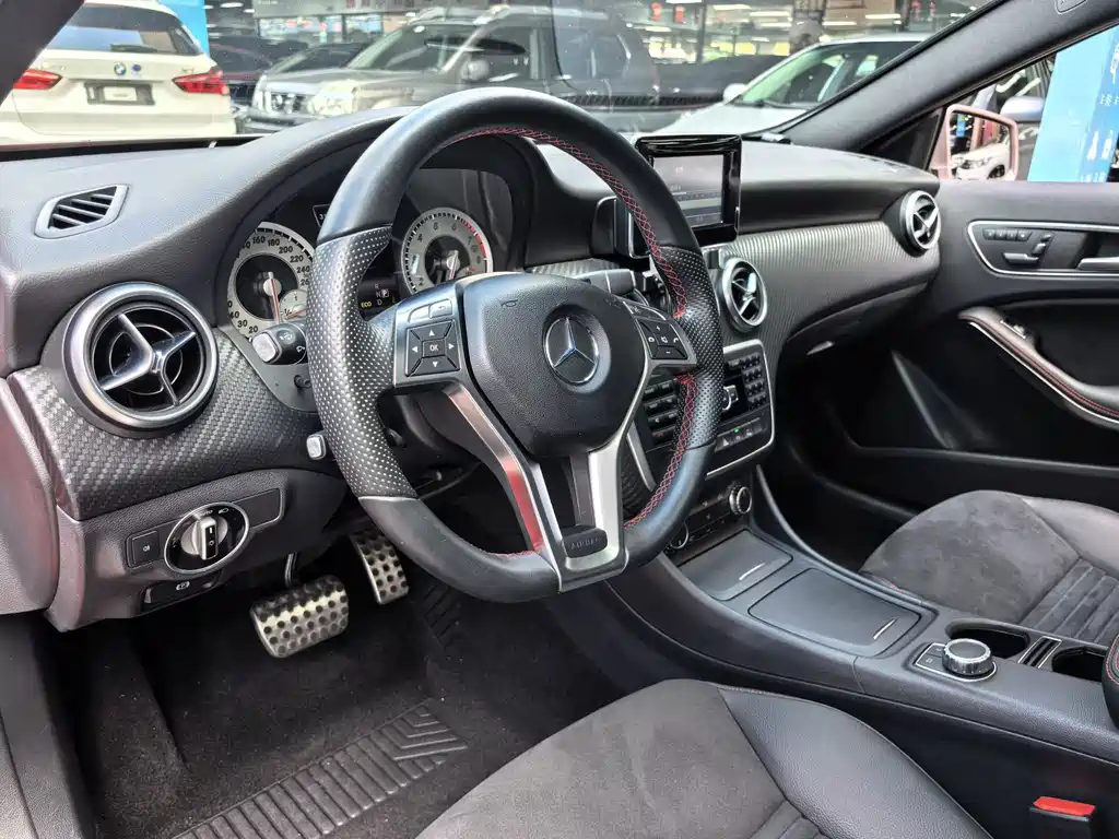Mercedes-Benz A-Class 2015 — фото 19