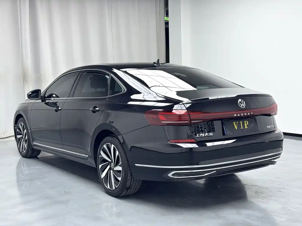 Volkswagen Passat 2023 — фото 9