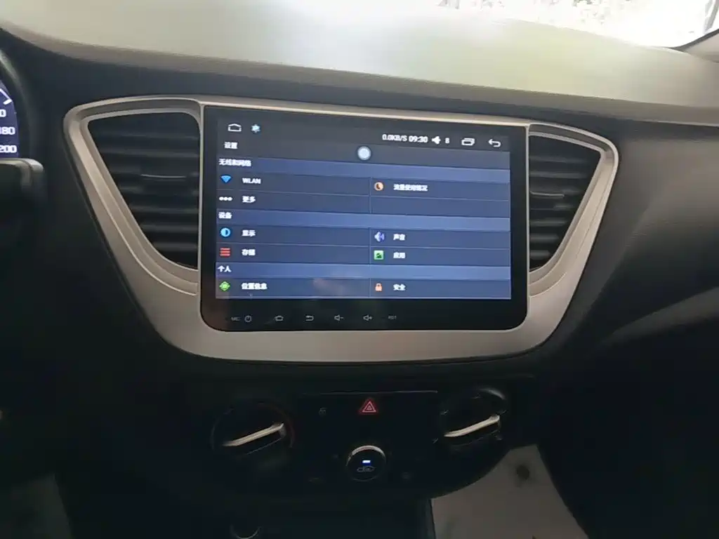 Hyundai Verna 2017 — фото 13