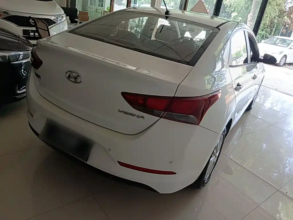 Hyundai Verna 2017 — фото 7