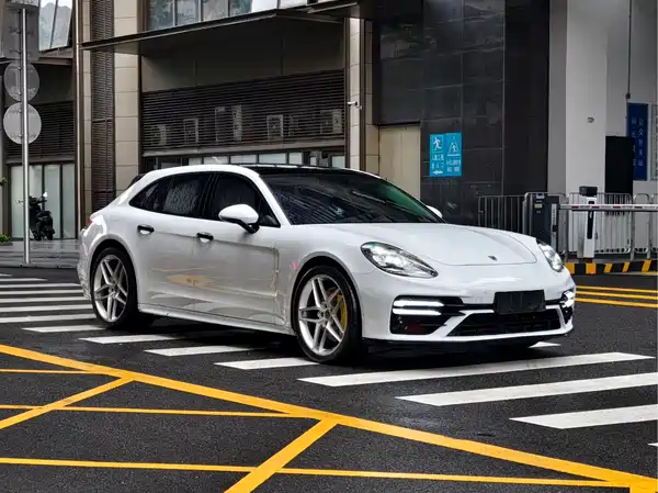 Porsche Panamera 2021