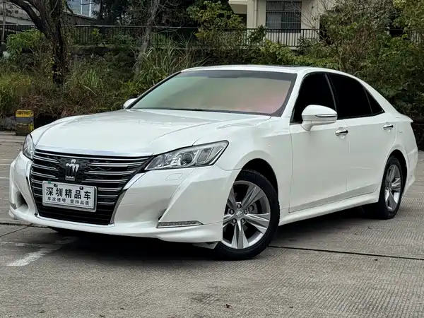 Toyota Crown 2015