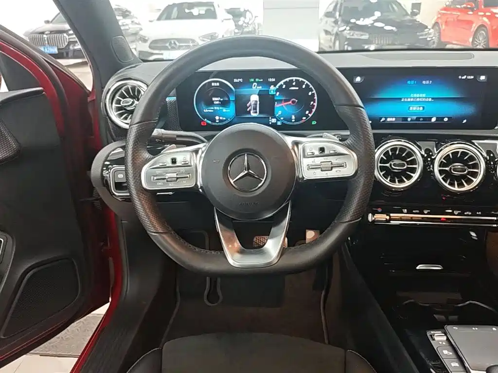 Mercedes-Benz A-Class 2023 — фото 11