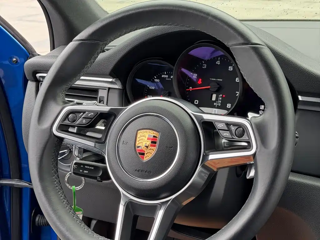 Porsche Macan 2020 — фото 19