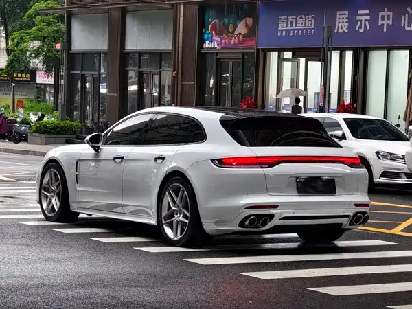 Porsche Panamera 2021