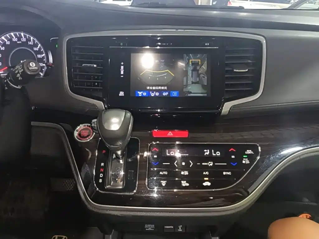 Honda Odyssey 2018 — фото 13