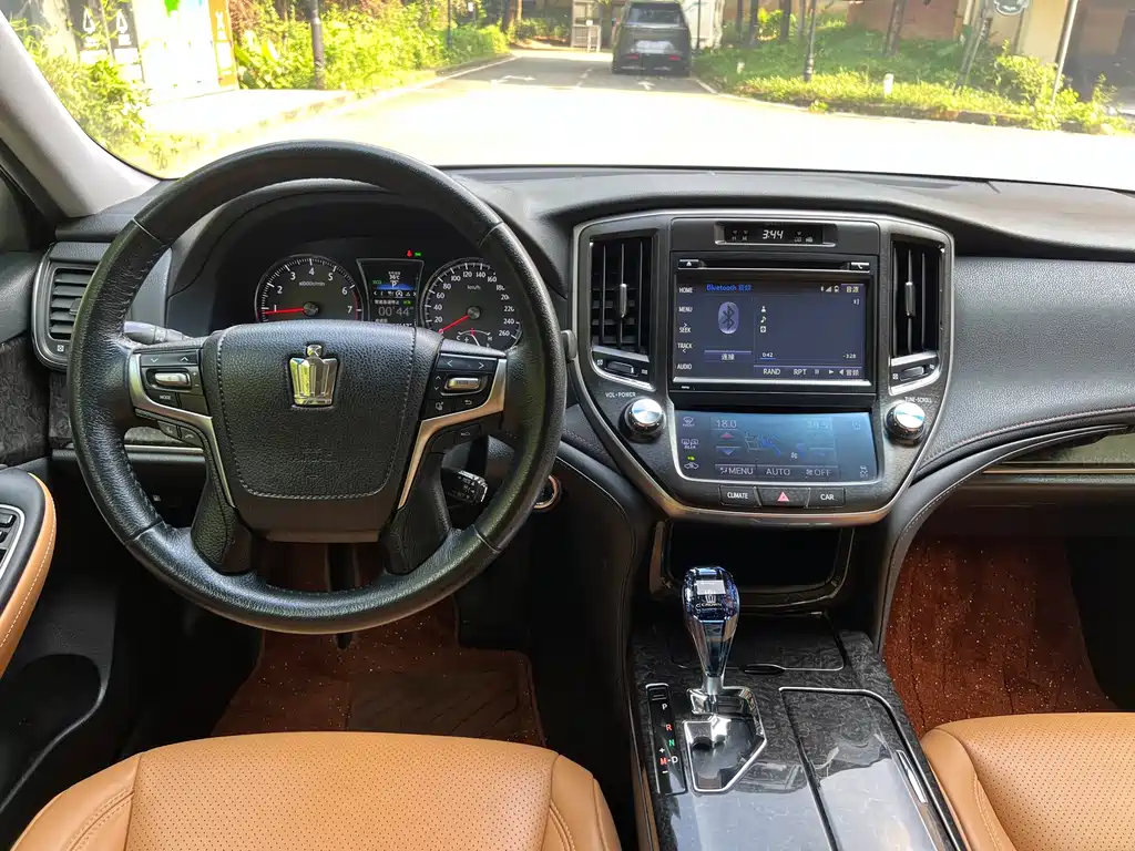 Toyota Crown 2019 — фото 13