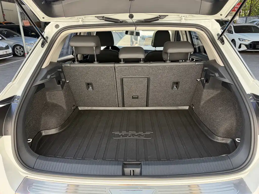 Volkswagen T-Roc 2023 — фото 11