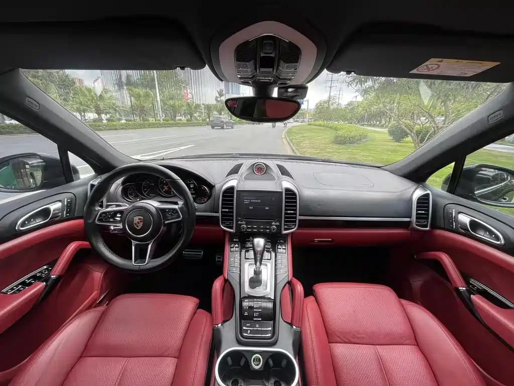 Porsche Cayenne 2017 — фото 15