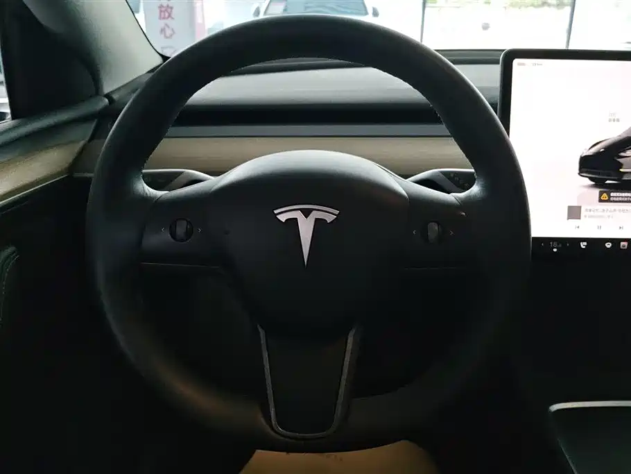 Tesla Model Y 2022 — фото 15