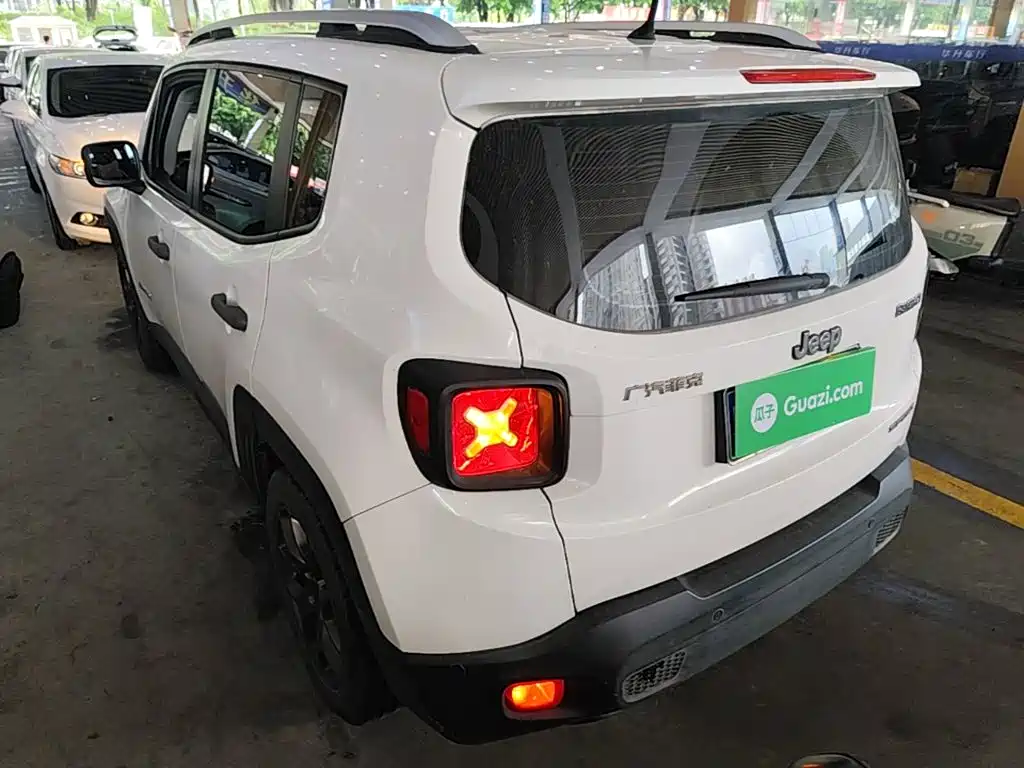 Jeep Renegade 2017 — фото 5