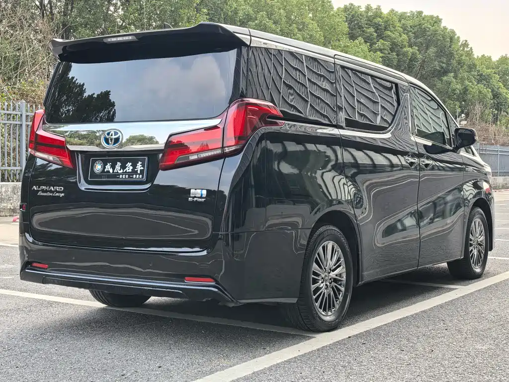 Toyota Alphard 2023 — фото 5