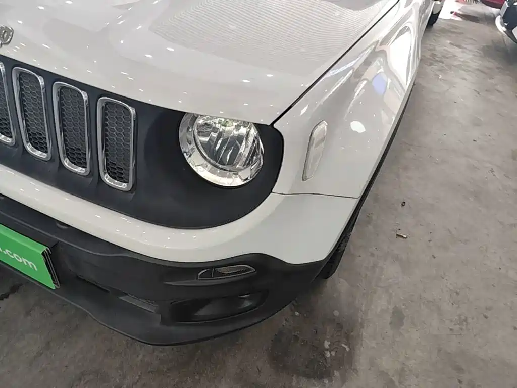 Jeep Renegade 2017 — фото 24