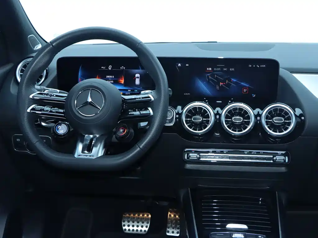 Mercedes-Benz GLA AMG 2025 — фото 8