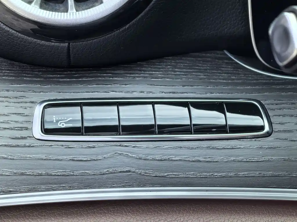 Mercedes-Benz E-Class 2020 — фото 19