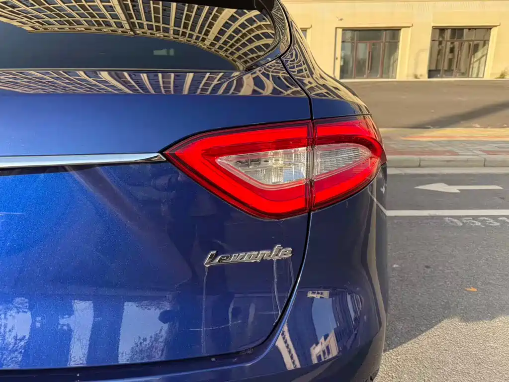 Maserati Levante 2018 — фото 15