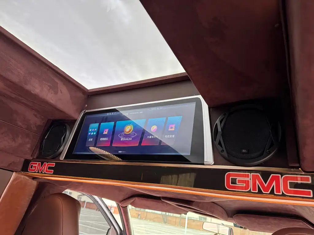 GMC Savana 2016 — фото 15