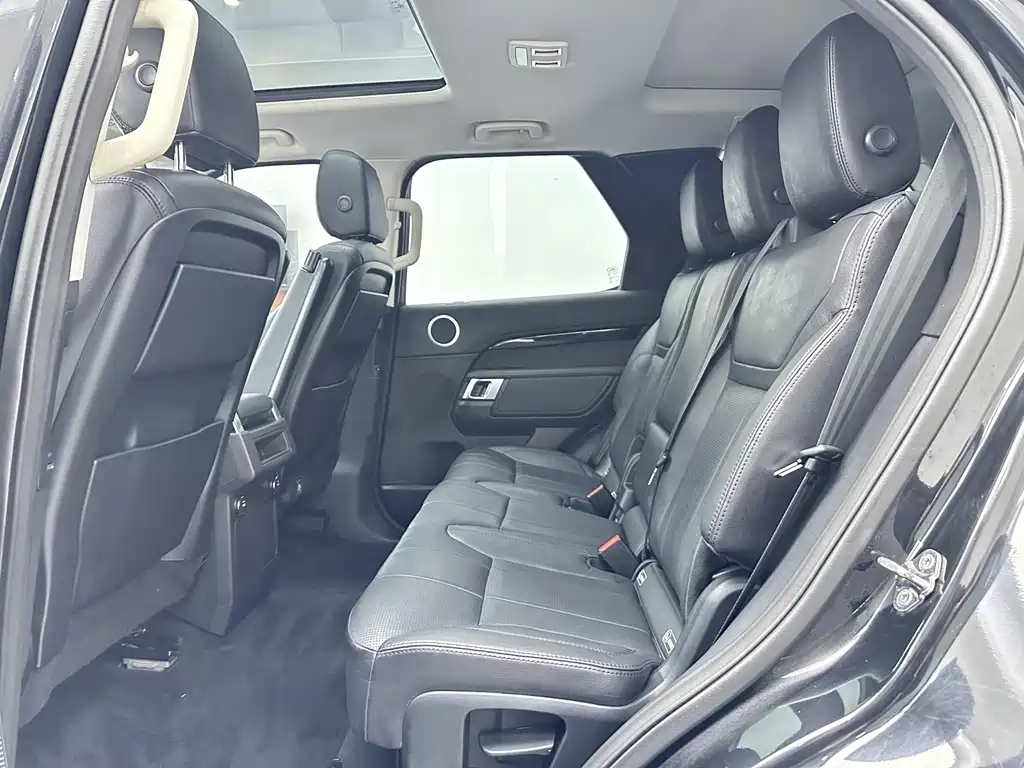 Land Rover Discovery 2017 — фото 10