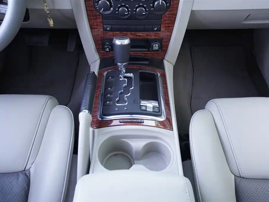 Jeep Commander 2009 — фото 7
