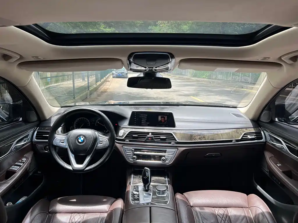 BMW 7 Series 2018 — фото 6