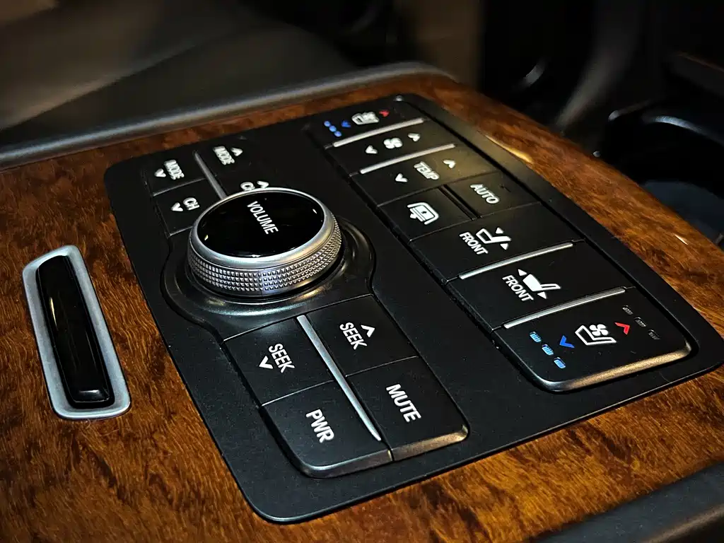 Hyundai Equus 2013 — фото 33