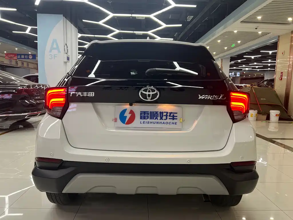 Toyota Yaris L 2020 — фото 9