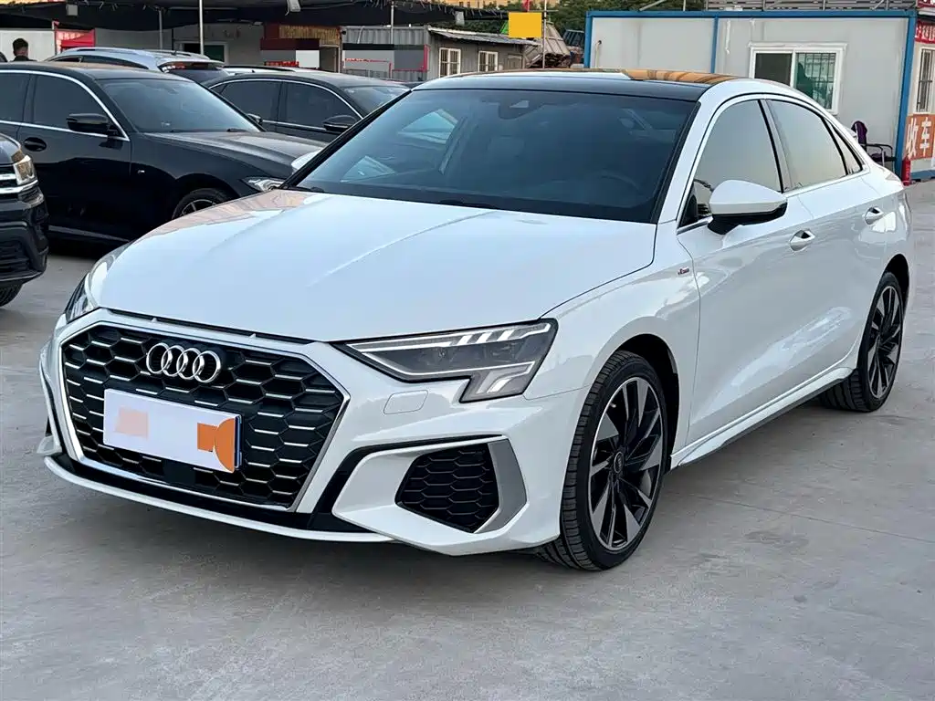 Audi A3 2023 — фото 1