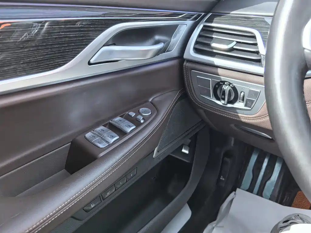 BMW 7 Series 2020 — фото 10