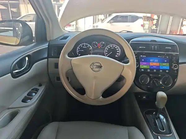 Nissan Tiida 2014