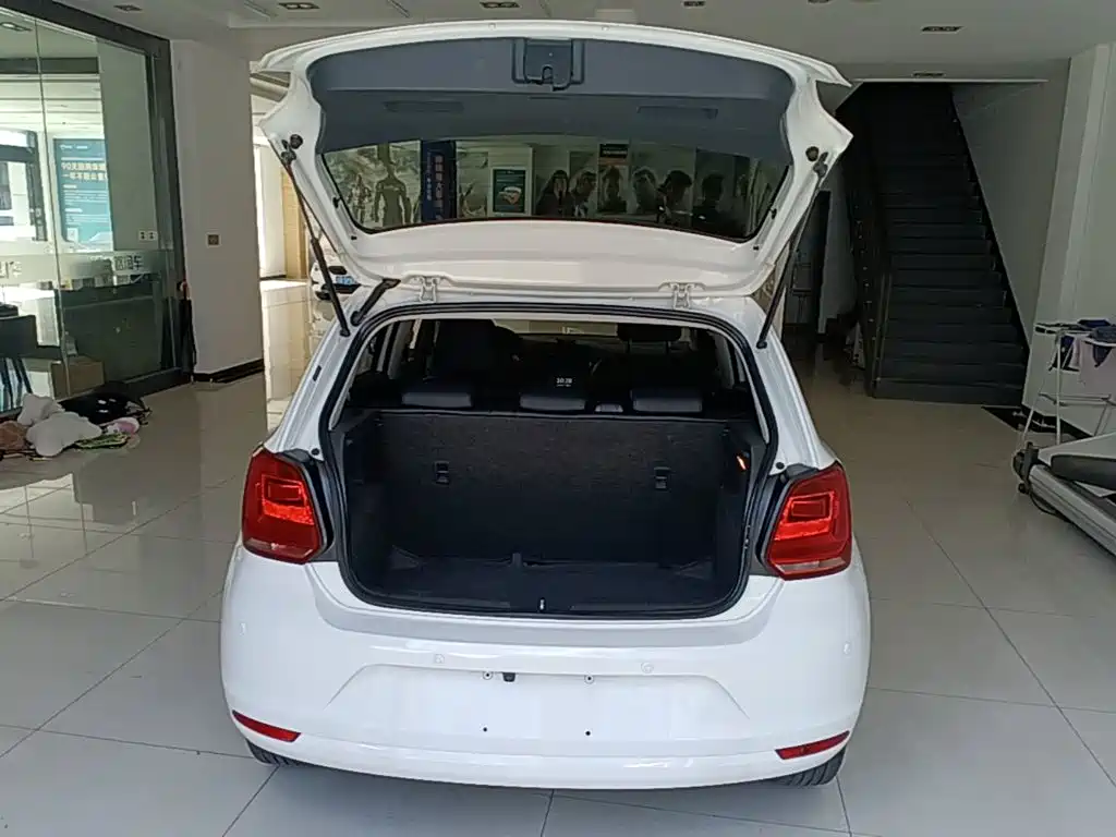 Volkswagen Polo 2017 — фото 19