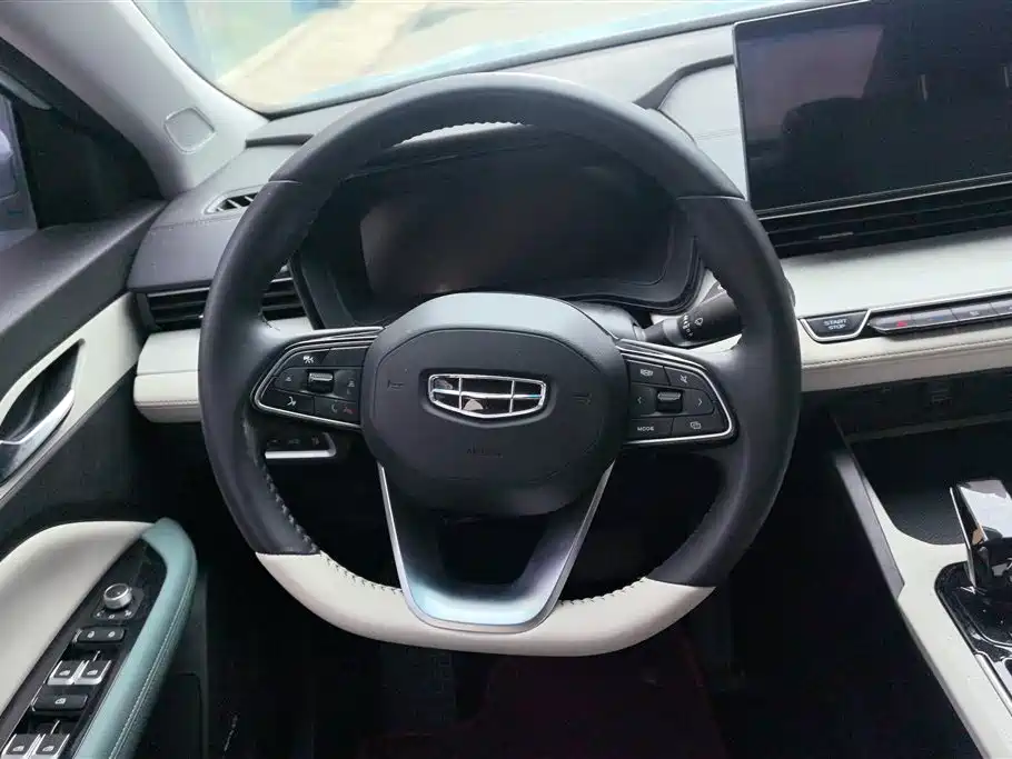 Geely L HiP 2022 — фото 15