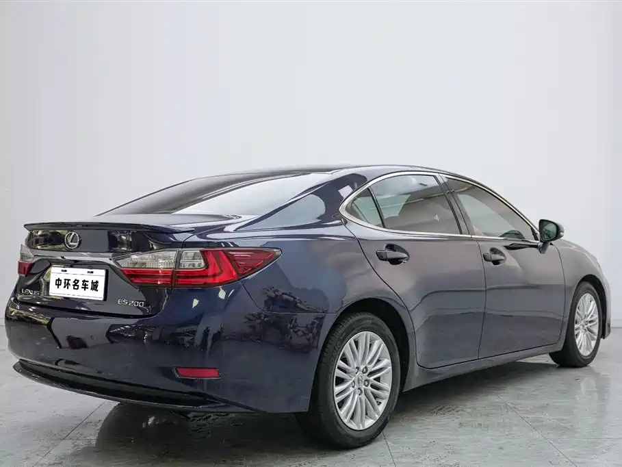 Lexus ES 2017 — фото 17