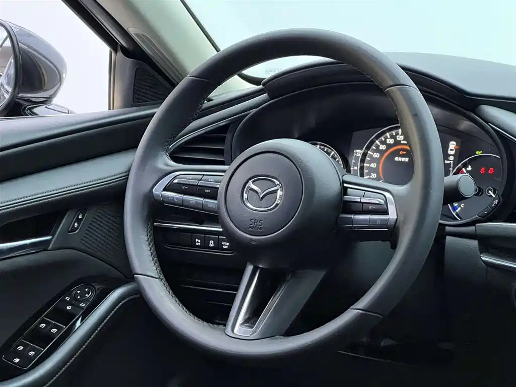 Mazda 3 Axela 2022 — фото 15