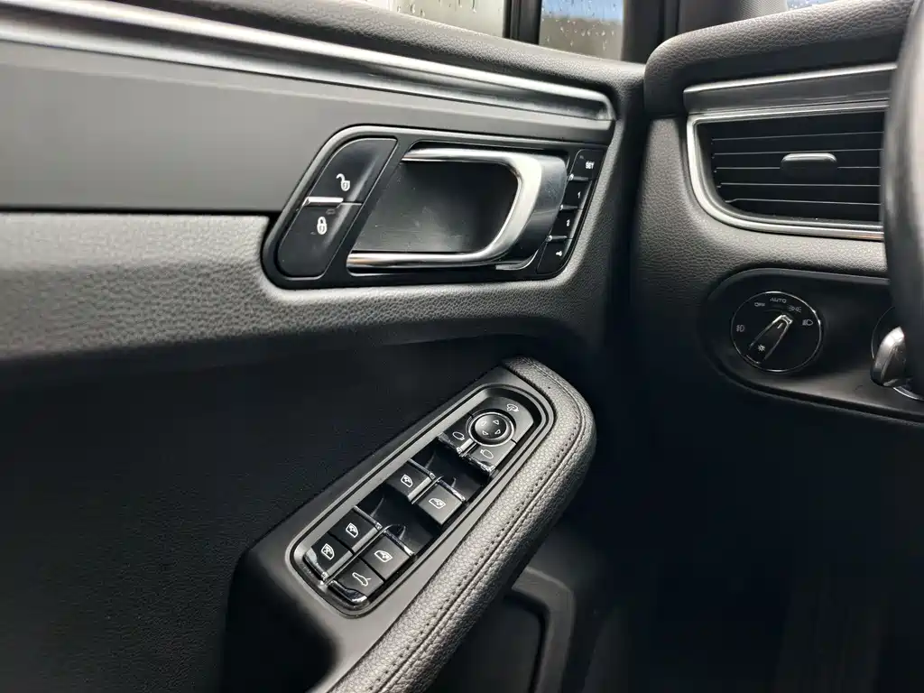 Porsche Macan 2018 — фото 20
