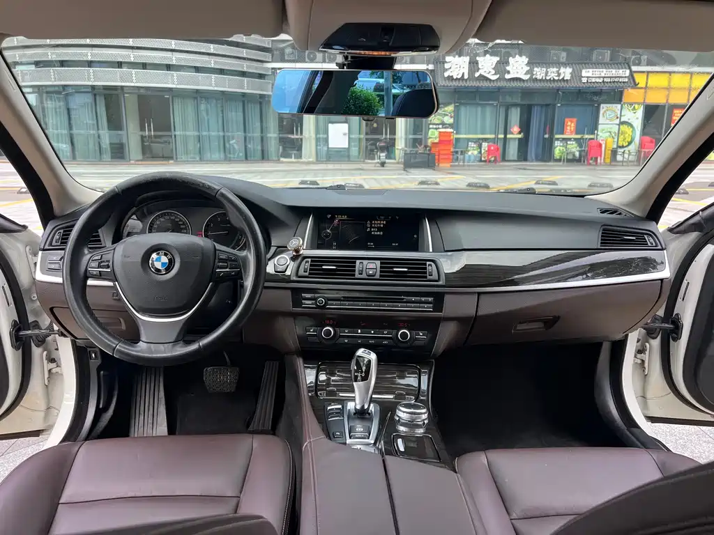 BMW 5 Series 2015 — фото 14
