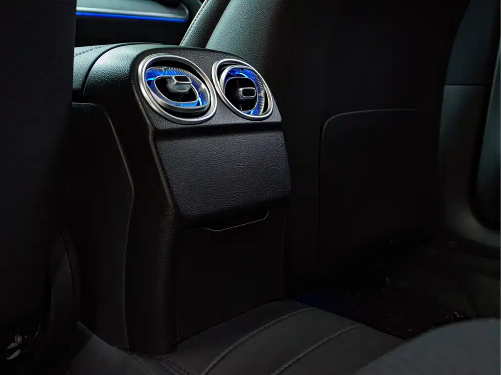 Mercedes-Benz C-Class 2023 — фото 12